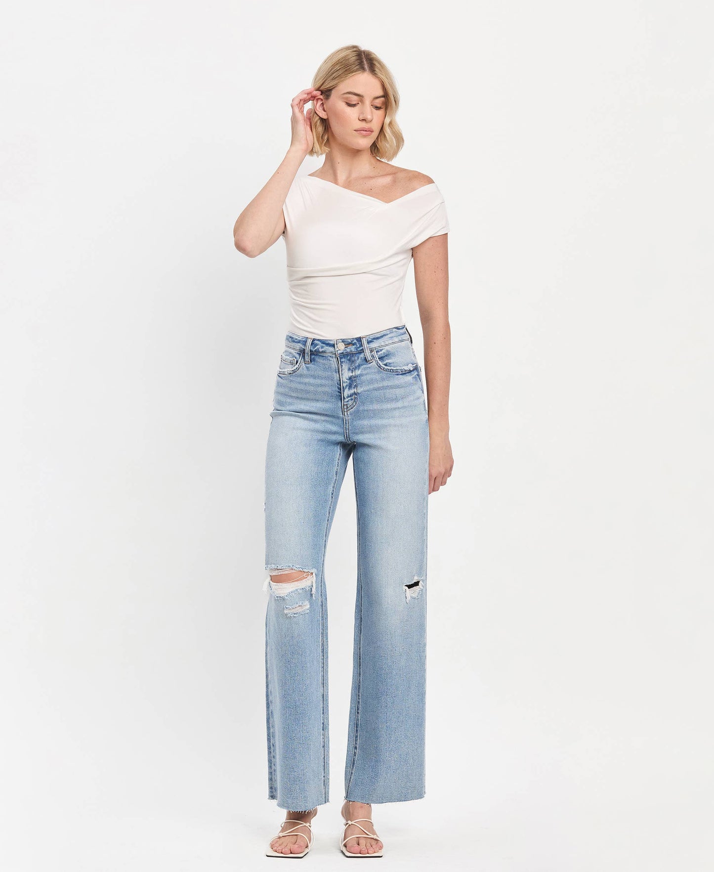 HIGH RISE CLEAN CUT RAW HEM WIDE LEG JEANS T6597: REFULGENT / 24