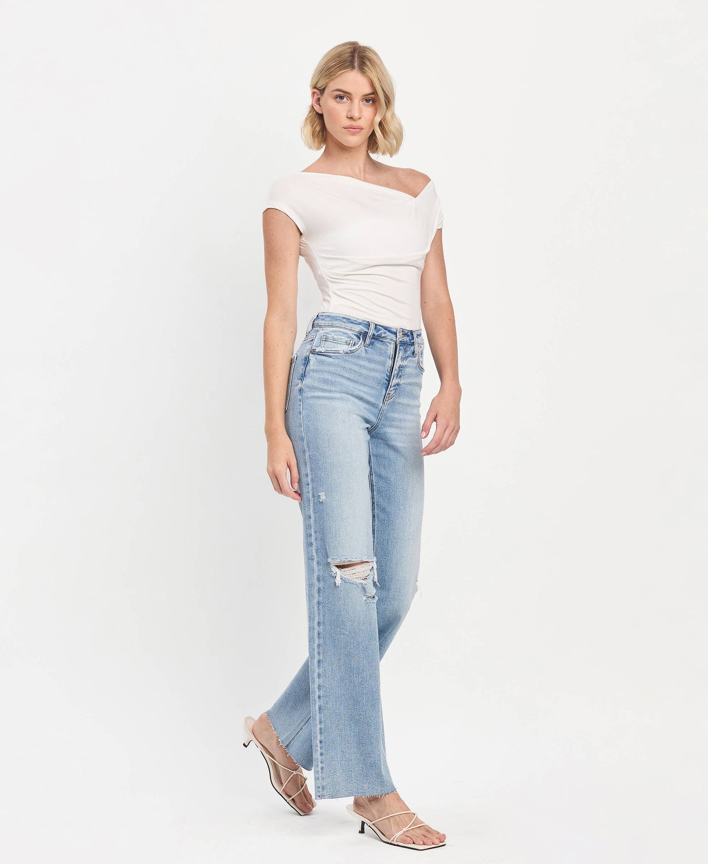 HIGH RISE CLEAN CUT RAW HEM WIDE LEG JEANS T6597: REFULGENT / 25