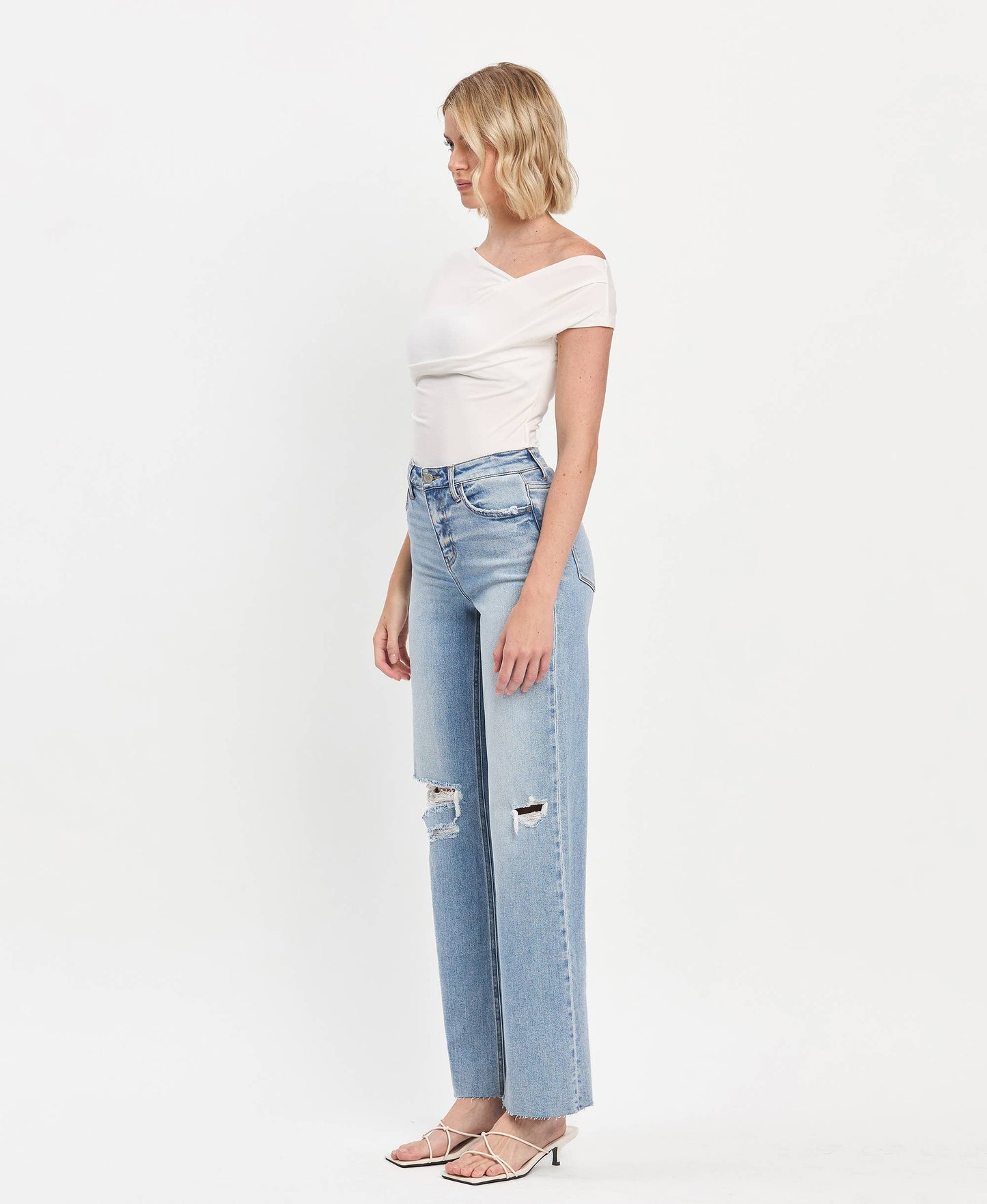 HIGH RISE CLEAN CUT RAW HEM WIDE LEG JEANS T6597: REFULGENT / 28