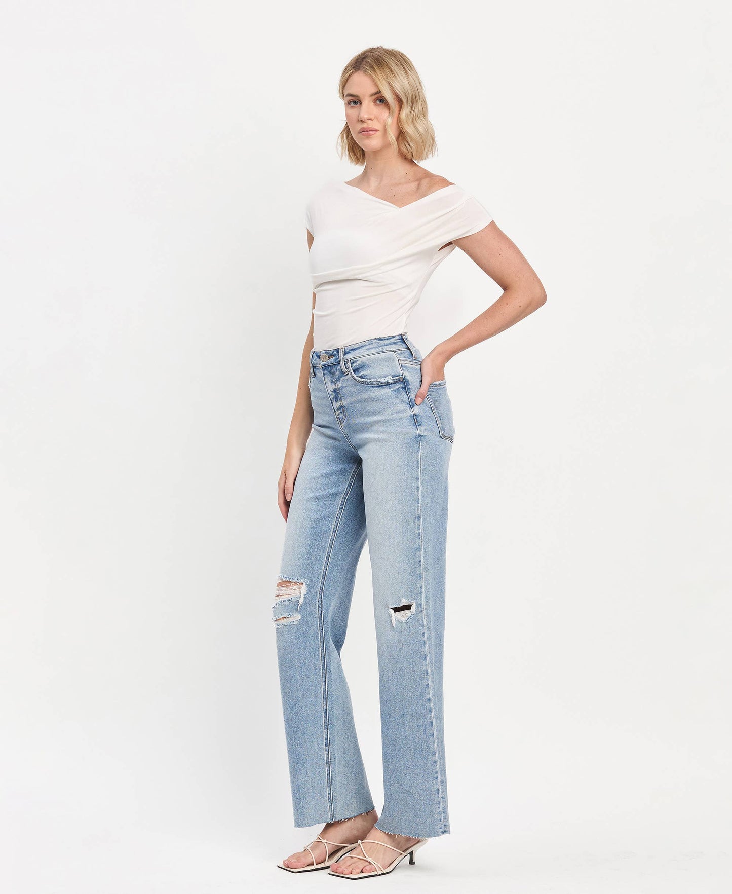 HIGH RISE CLEAN CUT RAW HEM WIDE LEG JEANS T6597: REFULGENT / 29