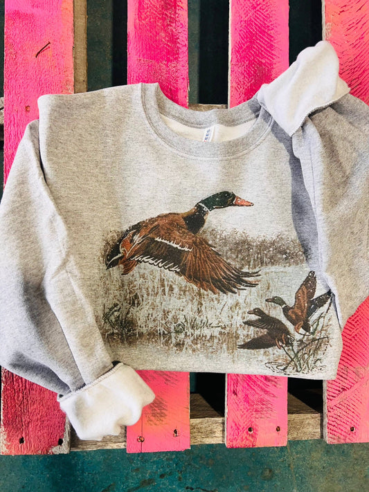 Retro Duck Scene: MEDIUM / Grey Sweatshirt